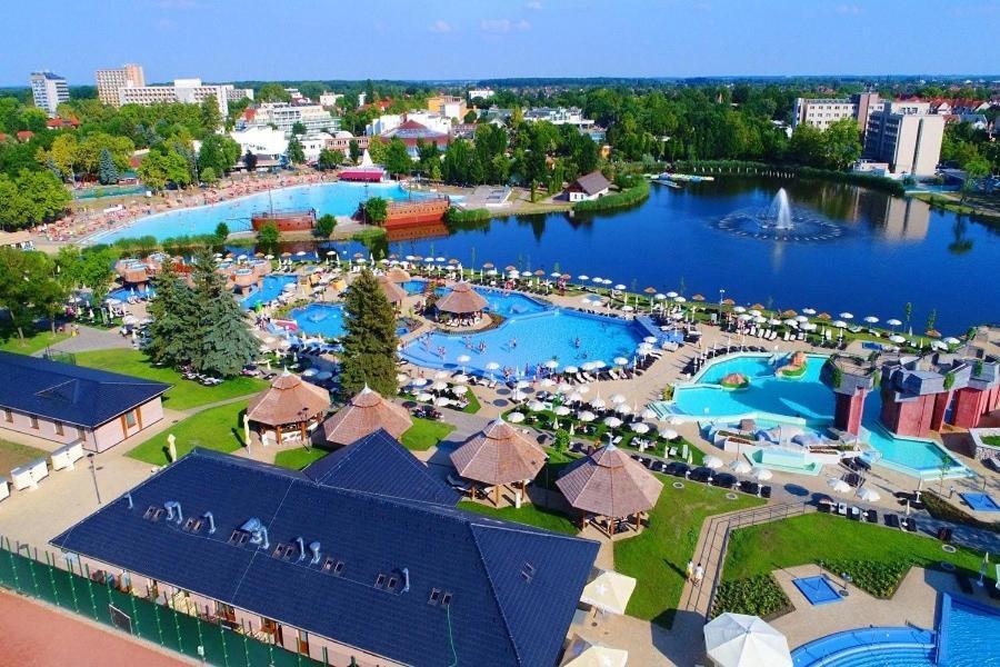 Lexi Family Apartman Apartment Hajdúszoboszló Екстериор снимка